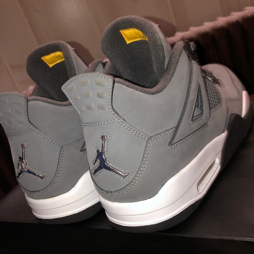 Air Jordan Retro 4’s PERFECT CONDITION! - Picture 3 of 8